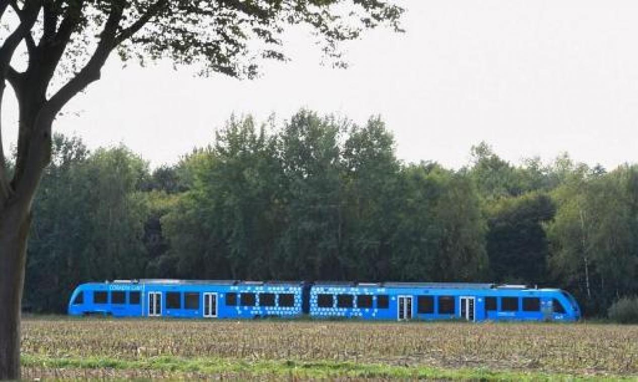 Allereerste trein op waterstof rijdt in Duitsland