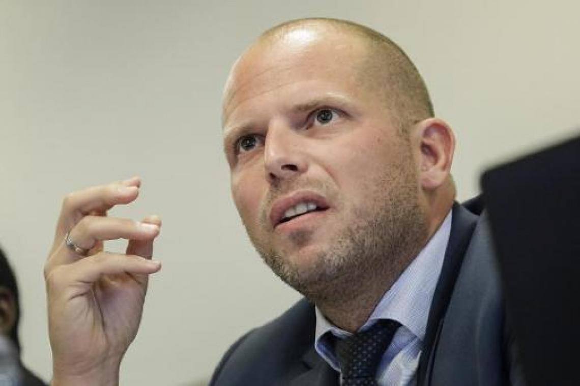 Francken verdedigt zijn beleid rond opsluiten van gezinnen