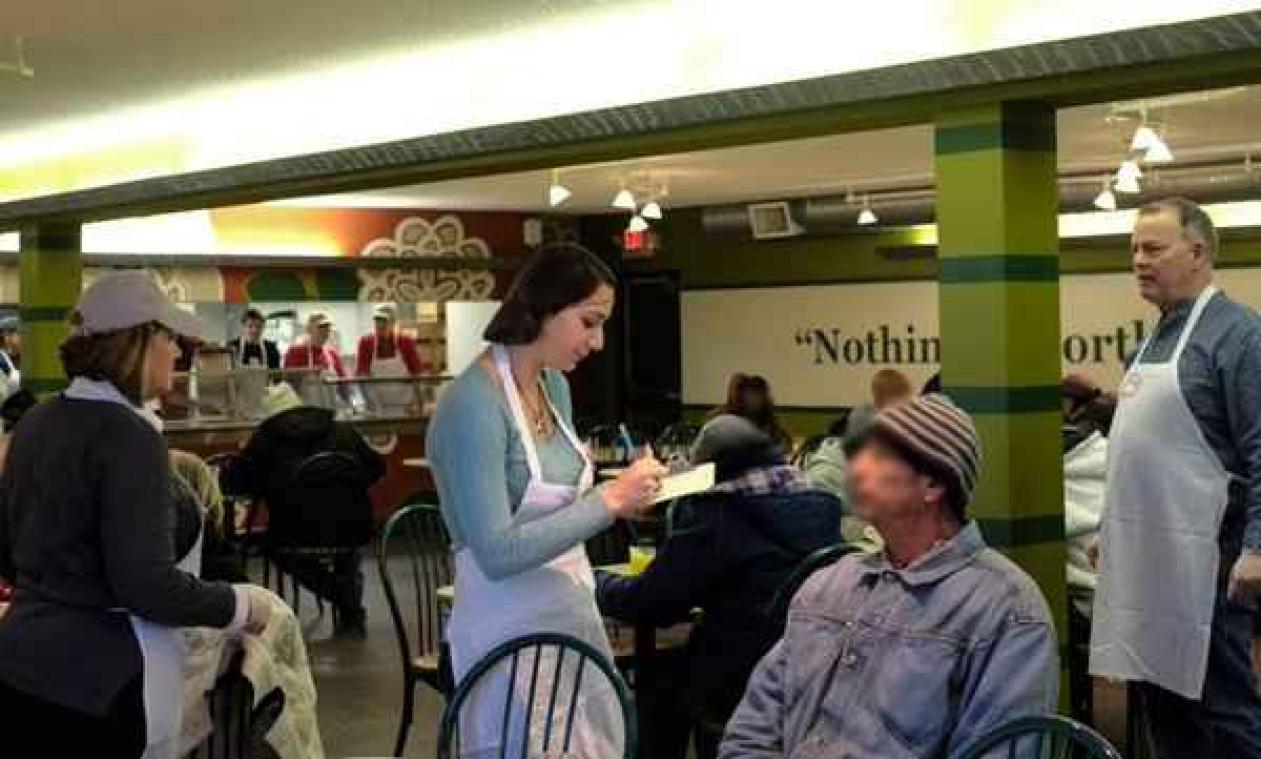In dit restaurant eten daklozen in waardigheid