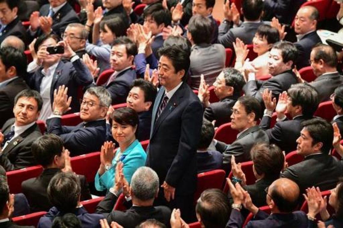 Japanse premier herverkozen als partijleider