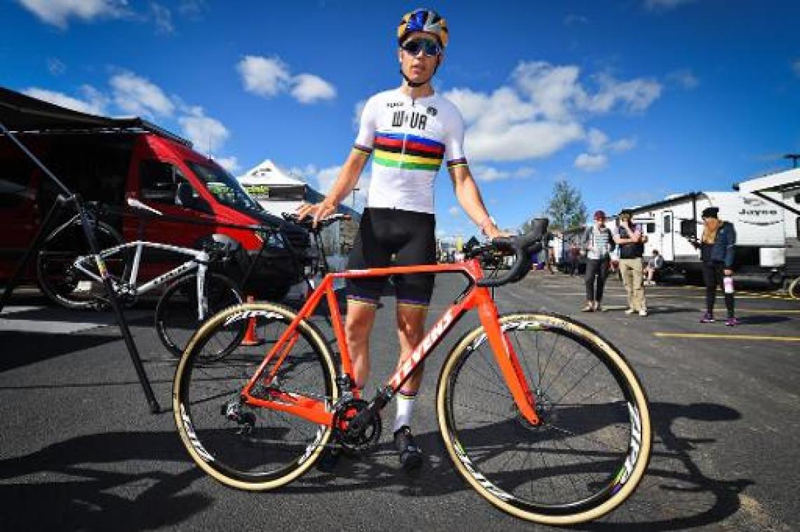 Wout van Aert is na "hectische week" klaar om te crossen