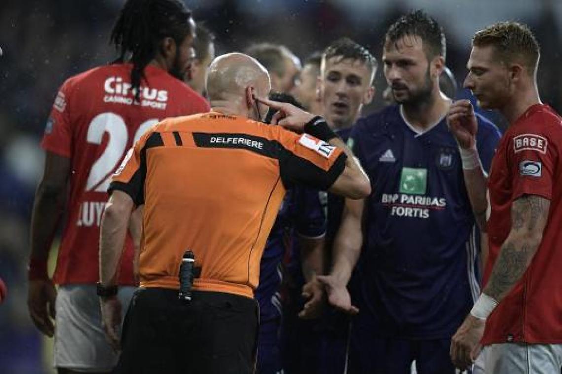 Jupiler Pro League - Anderlecht knokt zich naar de zege in Clasico tegen Standard