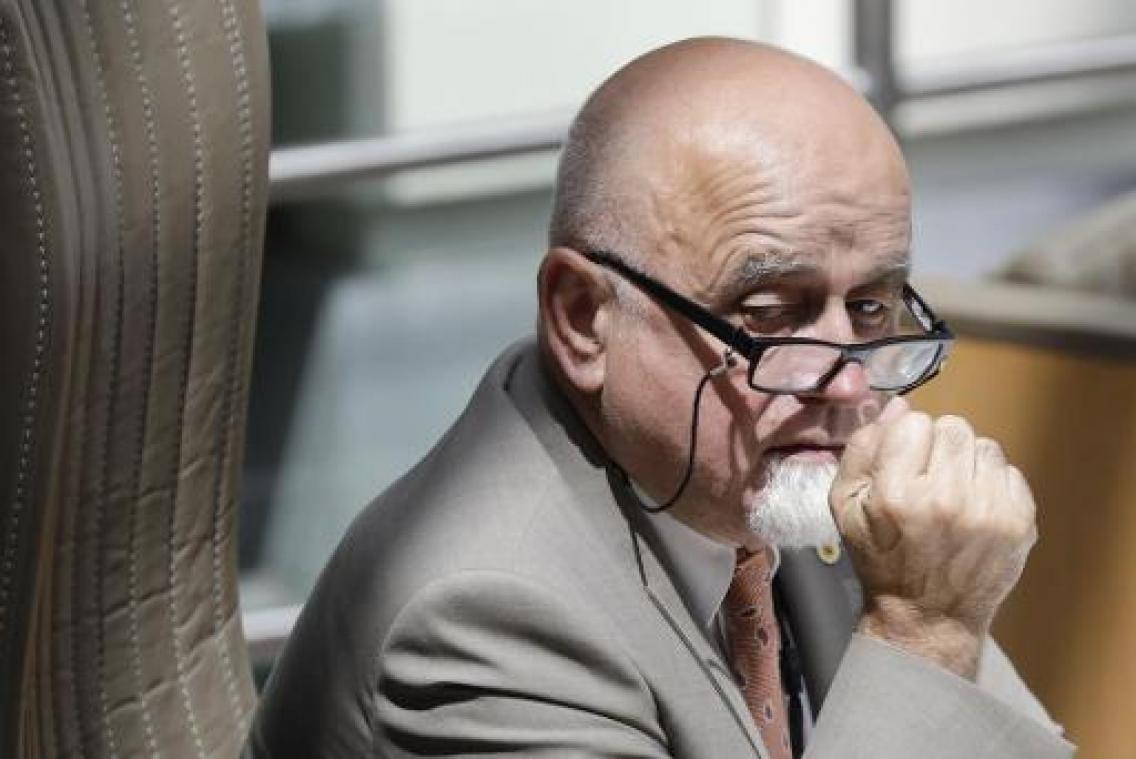 Peumans vraagt parlementsleden om tot laatste dag door te werken