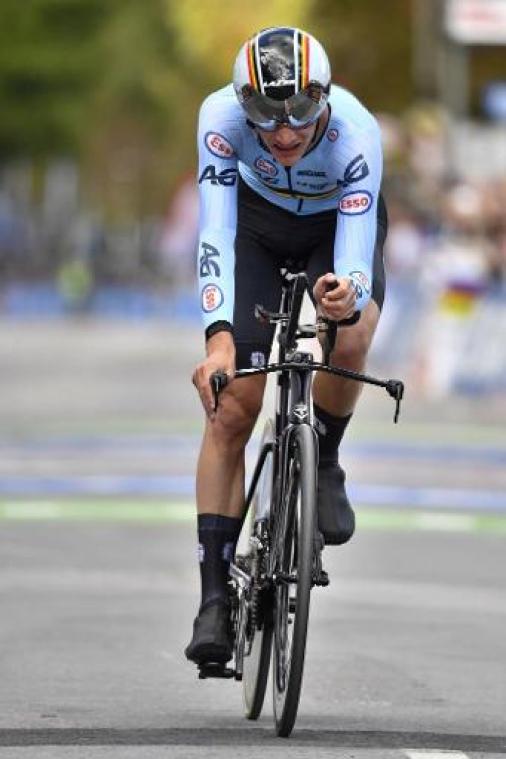 Deen Mikkel Bjerg verlengt tijdrittitel bij beloften, Brent Van Moer pakt zilver