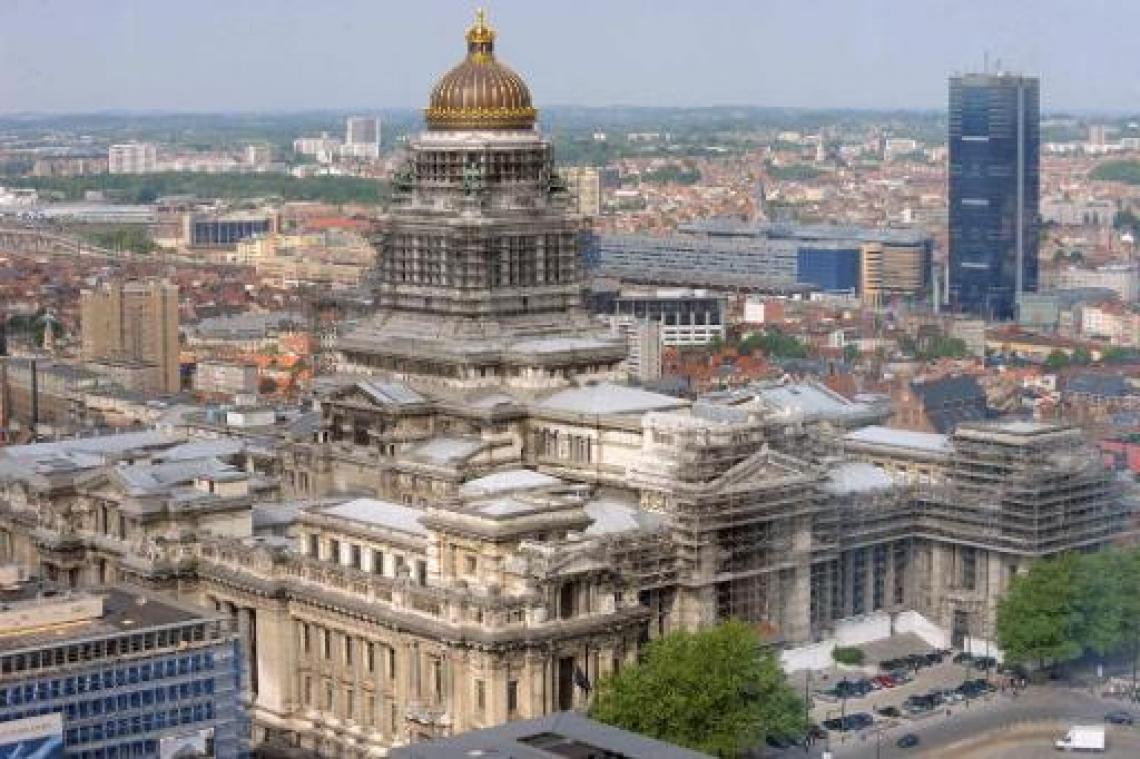 Veiligheidskorps in Brussels justitiepaleis legt hele dag werk neer