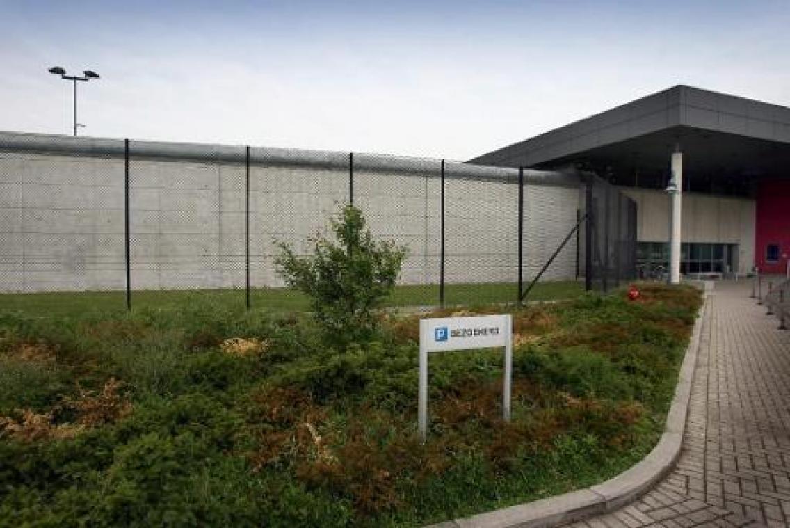 Tsjetjseense Syriëstrijder verwondt 5 cipiers bij incident in gevangenis Hasselt