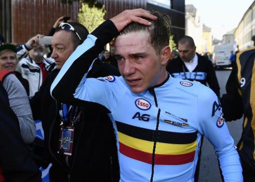 Indrukwekkende Evenepoel verovert ook goud in wegrit bij de junioren