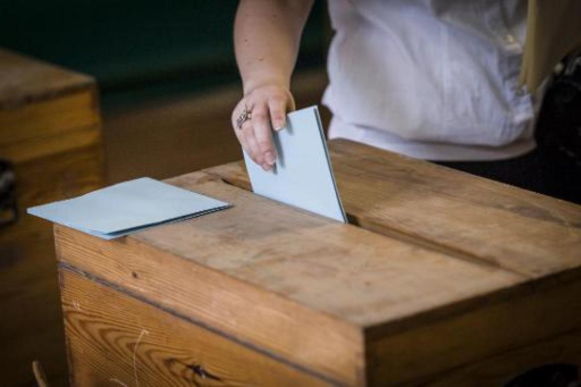 Vlaamse Ombudsman: "Geef elke bijzitter 200 euro"