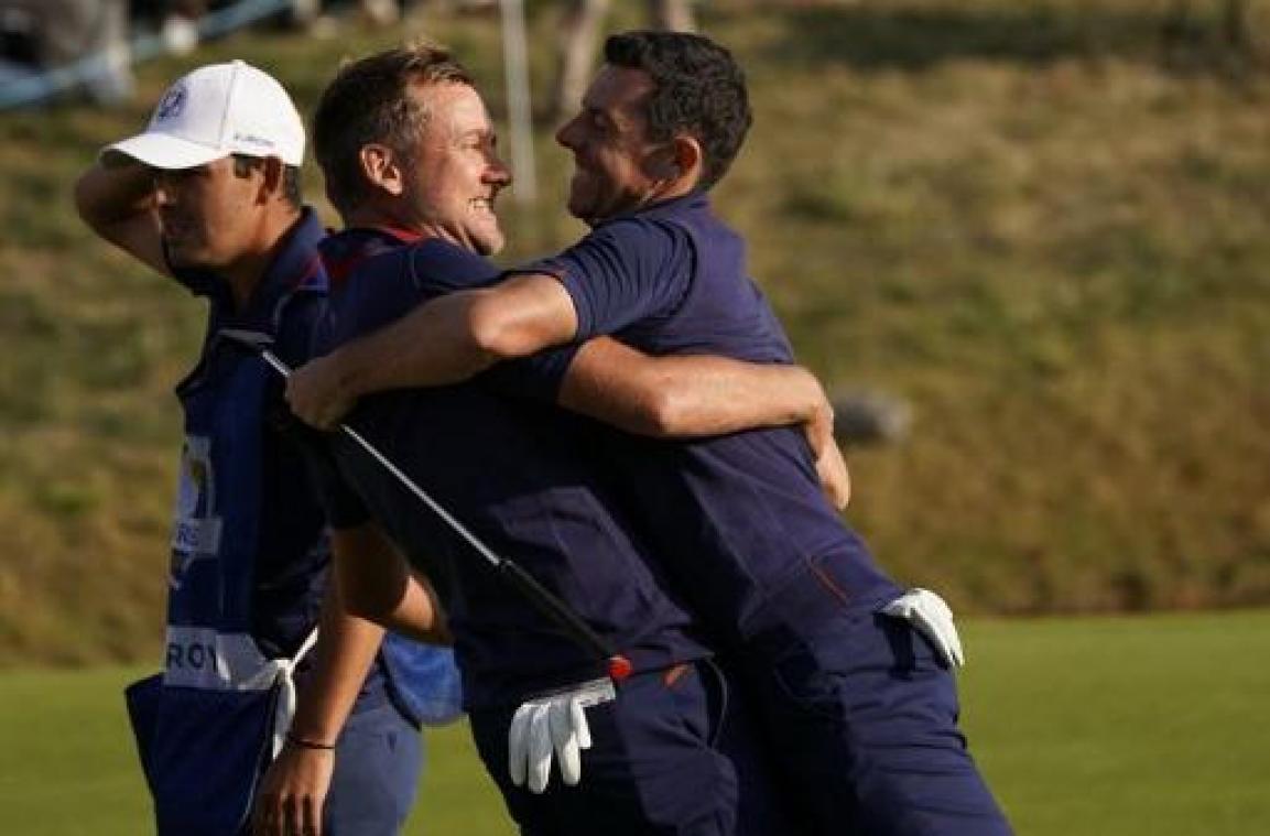 Europa buigt achterstand om in 5-3 voorsprong op eerste dag Ryder Cup