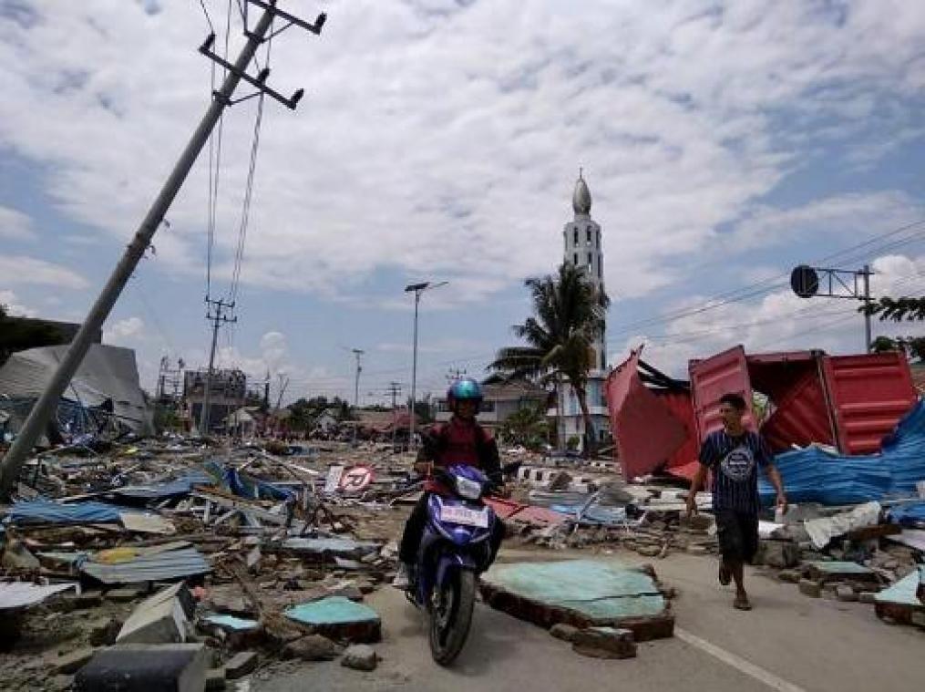 Aantal slachtoffers aardbeving en tsunami in Indonesië opgelopen tot minstens 384