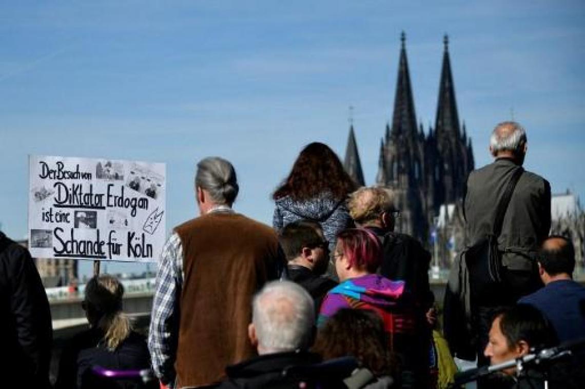 Minder manifestanten dan verwacht bij protest tegen Erdogan in Keulen