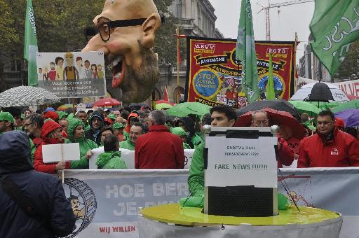 Duizenden actievoerders in pensioenoptocht door Antwerpen