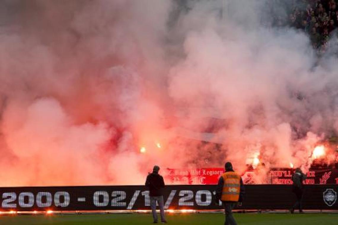 Charleroi moet 2.500 euro boete ophoesten voor vuurwerk op Sclessin