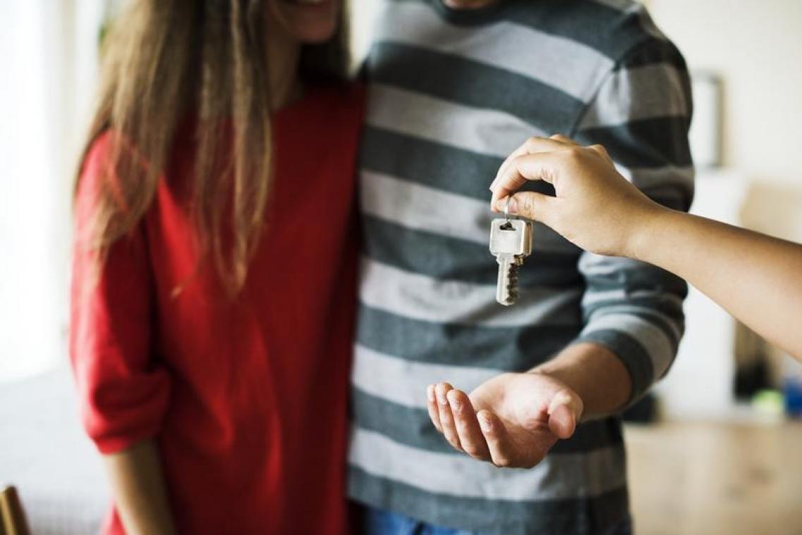 Parkeerwacht op Schiphol 'leent' huis van vakantiegangers