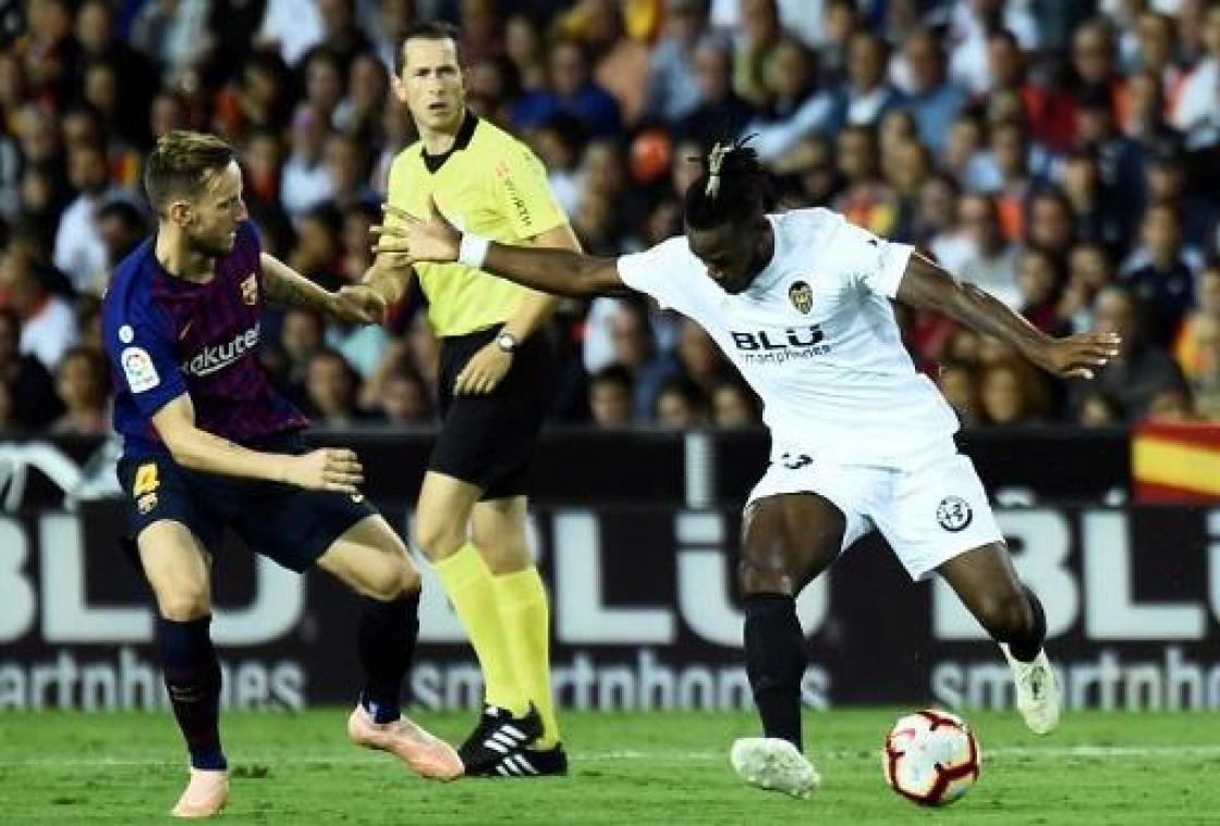 Belgen in het buitenland - Barcelona komt in Valencia niet verder dan een puntendeling