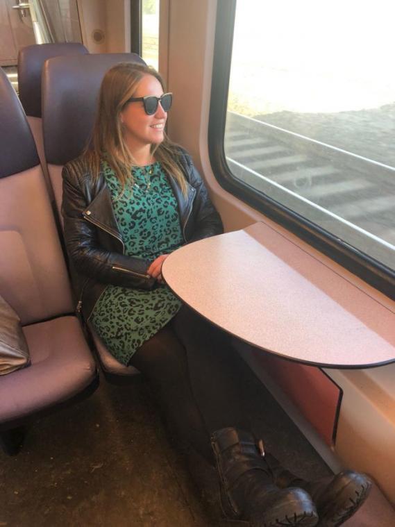 TEST. Wat verraadt je zithouding in de trein over jou?