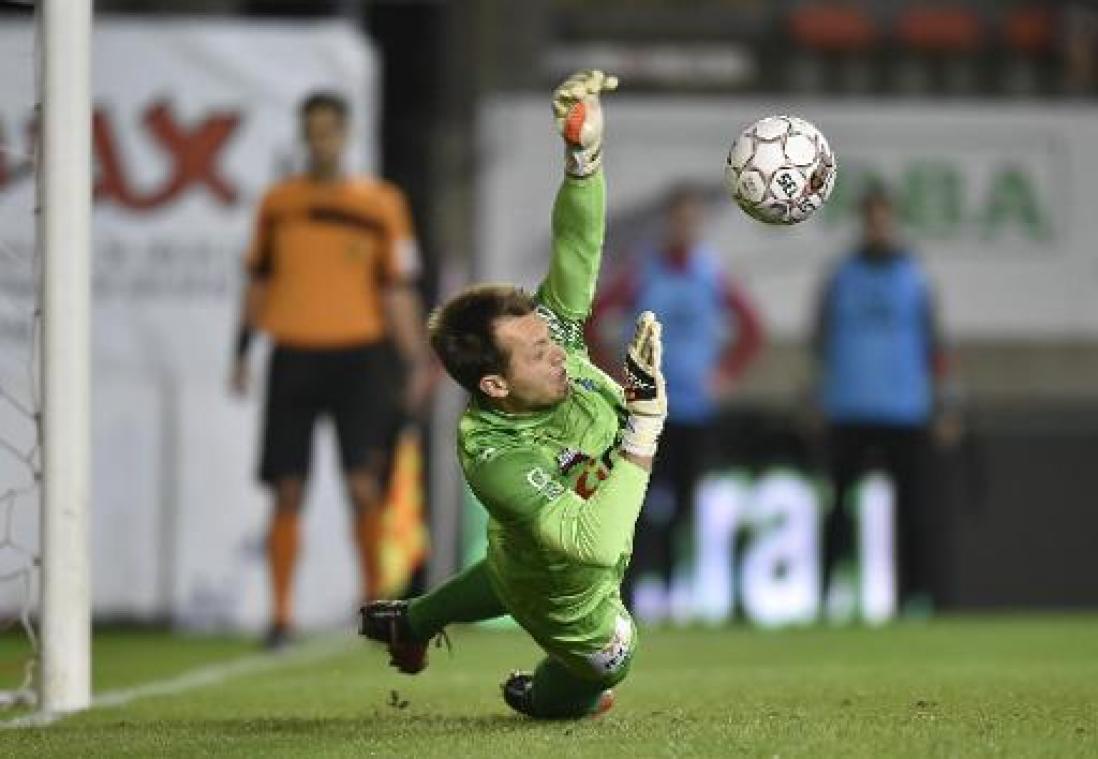 Waasland-Beveren keeper Davy Roef is na verhoor als vrij man mogen beschikken