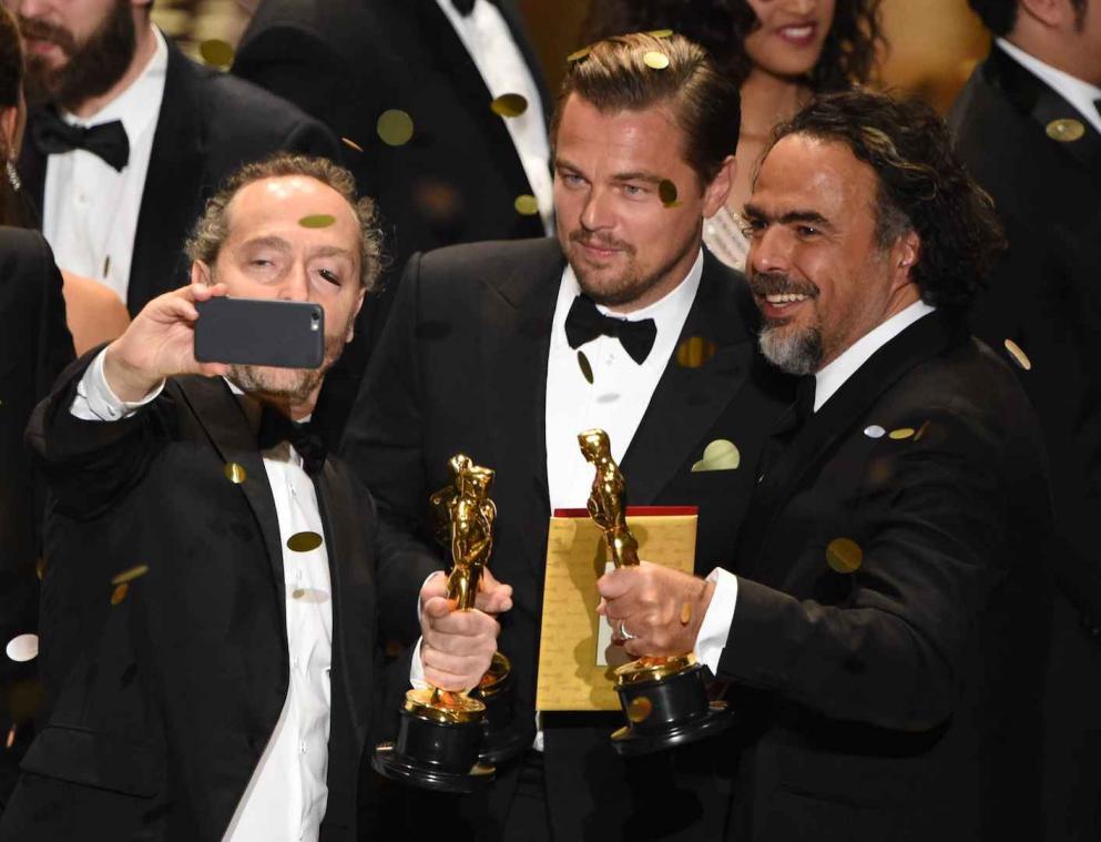 Leonardo DiCaprio en Jennifer Lawrence willen dolgraag op de foto met Jonathan Goldsmith
