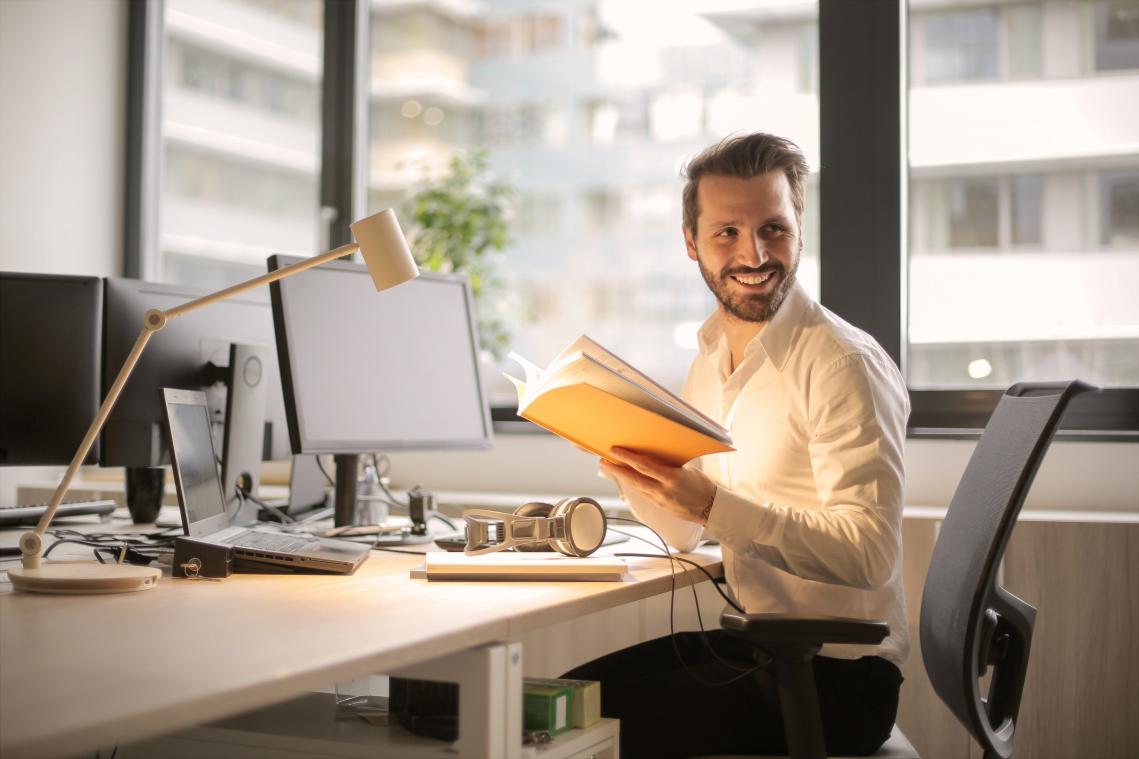 Dansend naar je werk in vier stappen