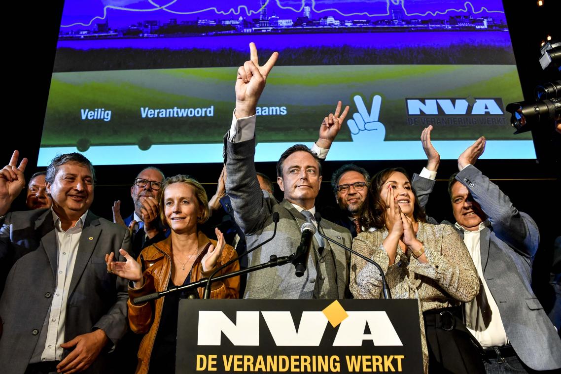 De Wever houdt stand in Antwerpen, Open VLD schudt Gent door elkaar