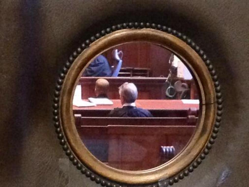 Minderjarige springt van vierde verdieping uit raam Luikse justitiepaleis