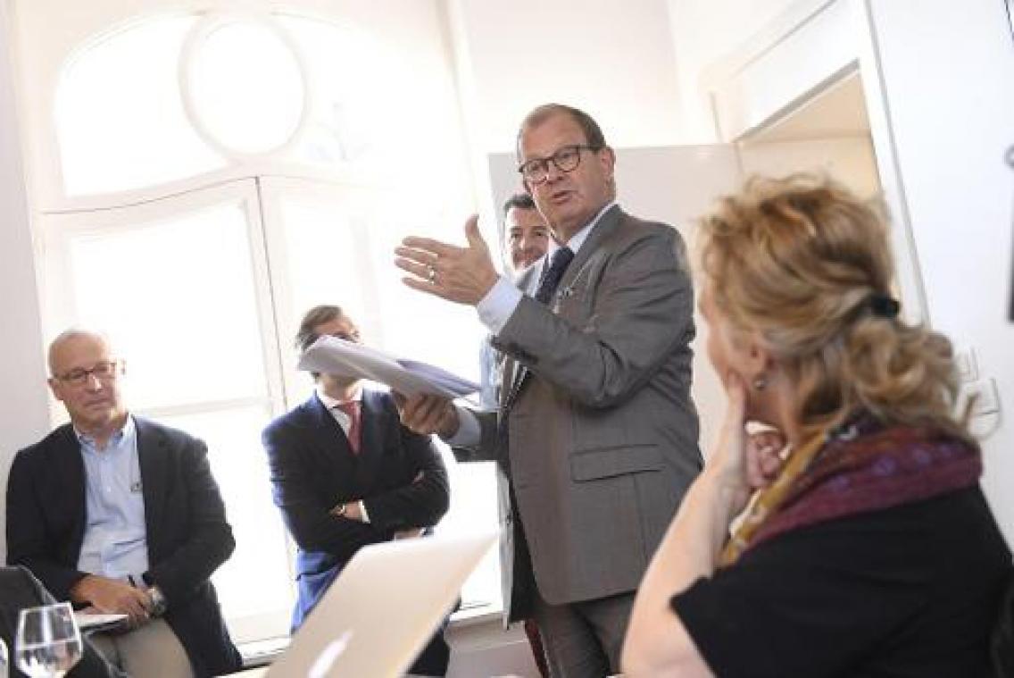 Gerechtsdeurwaarders bij start persconferentie ex-directrice MSK Catherine de Zegher