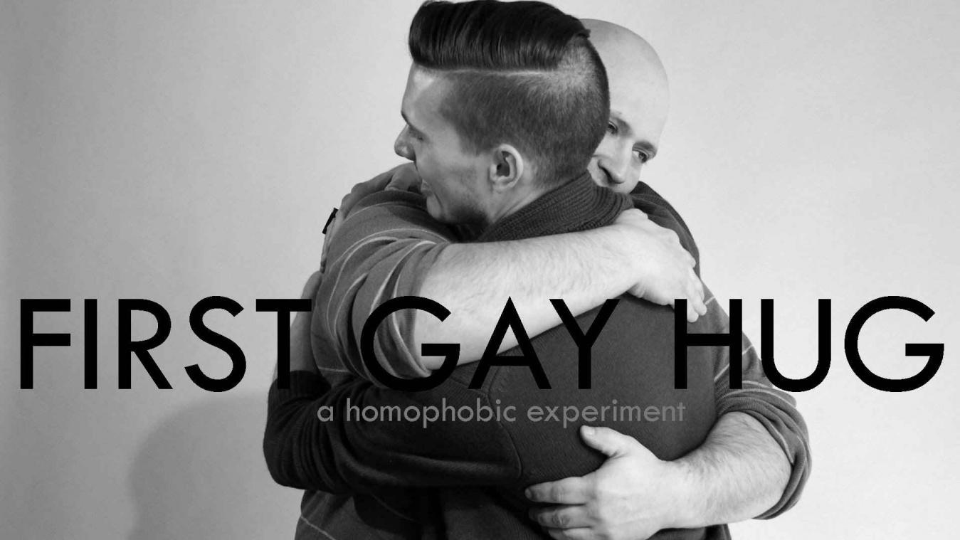 Homofobe mensen knuffelen homoseksuelen in First Gay Hug