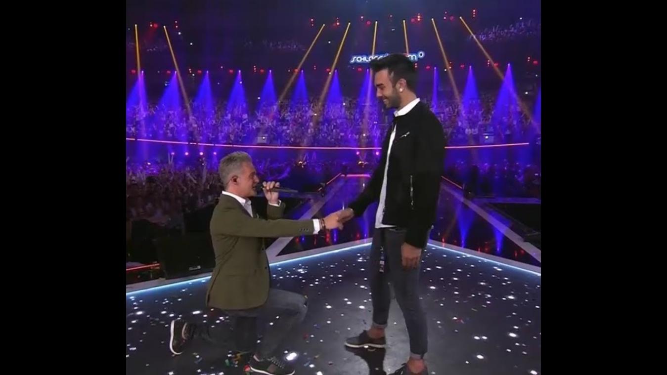 VIDEO. Christoff vraagt vriend ten huwelijk voor miljoenenpubliek