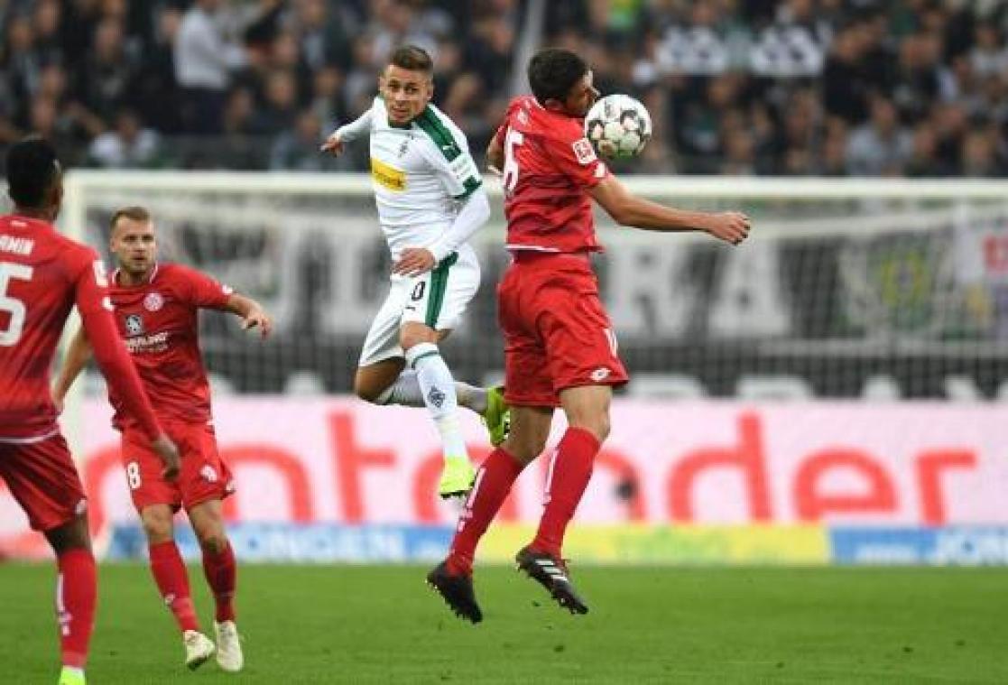 Belgen in het buitenland - Thorgan Hazard schittert in glansrijke zege van Gladbach tegen Mainz