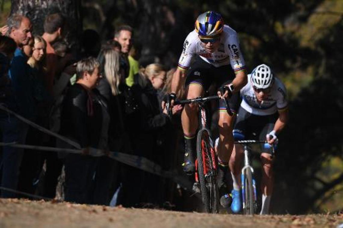 Mathieu van der Poel houdt Wout van Aert achter zich in derde wereldbekermanche