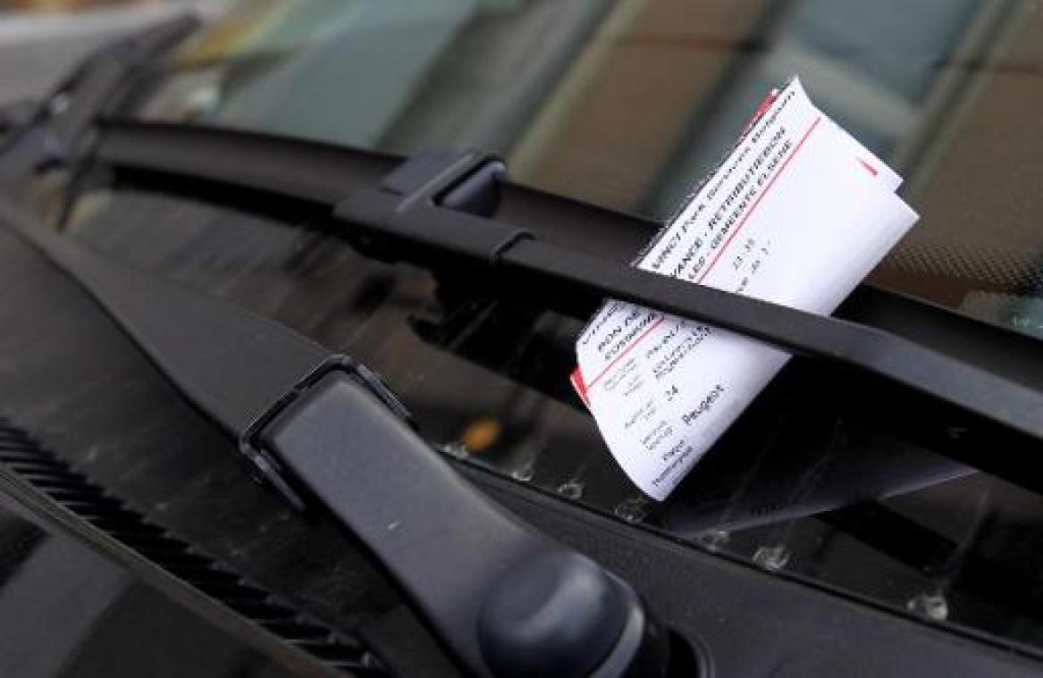 Gent wil agressie tegen parkeerwachters terugdringen met 'contactkaartje'