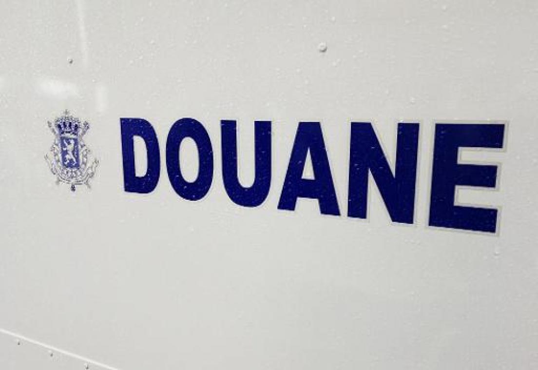 Douaniers viseren niet meer alle vluchten, daardoor wellicht minder hinder