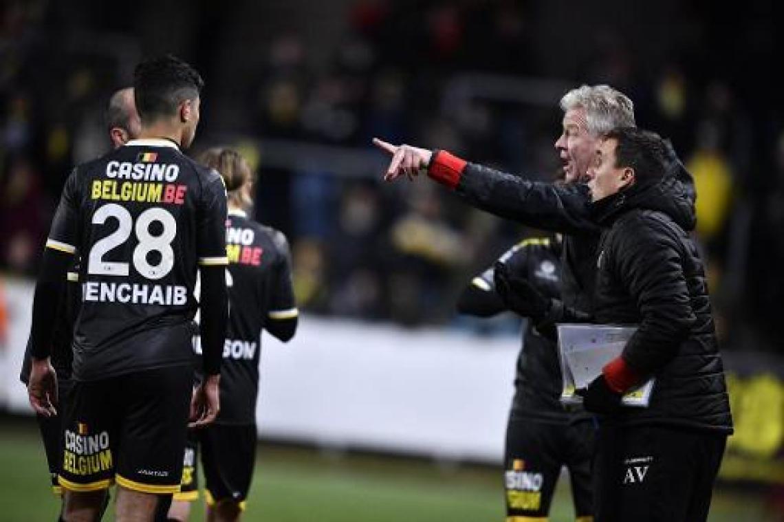 Arnar Vidarsson neemt bij Sporting Lokeren tijdelijk de trainingen over van Peter Maes