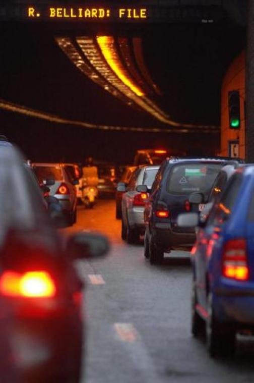 Nog steeds zware verkeersproblemen in Brussel door gesloten Belliardtunnel