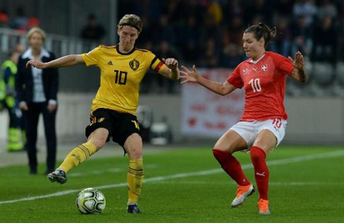 Recordinternational Aline Zeler zet punt achter carrière bij Red Flames