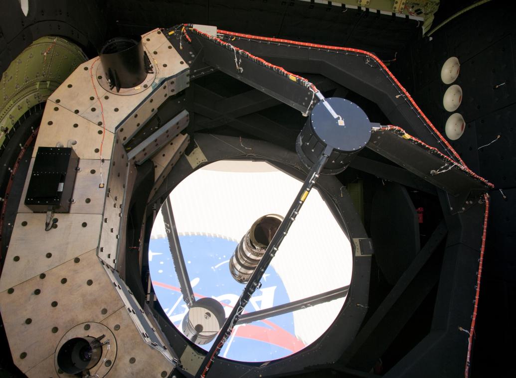 NASA herstelt Hubble-telescoop door hem uit en aan te zetten