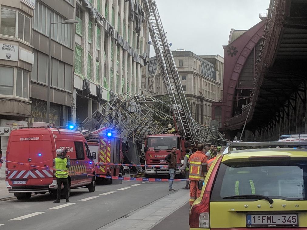 Eén dodelijk slachtoffer na instorten stelling nabij Antwerpen-Centraal