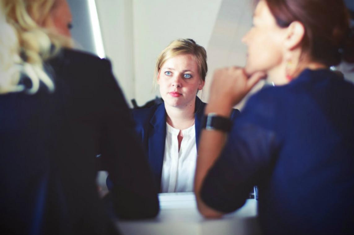 Knappe sollicitant wordt vaker uitgenodigd voor gesprek