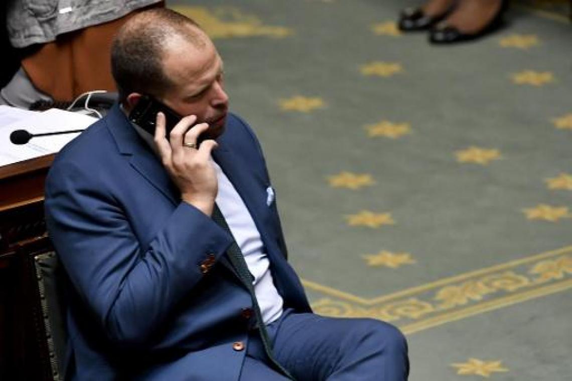 Francken zet hervestiging vluchtelingen tijdelijk stop