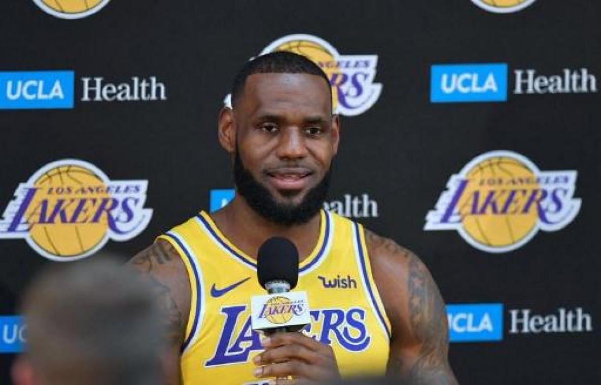 LeBron James leidt Lakers met triple double voorbij Denver