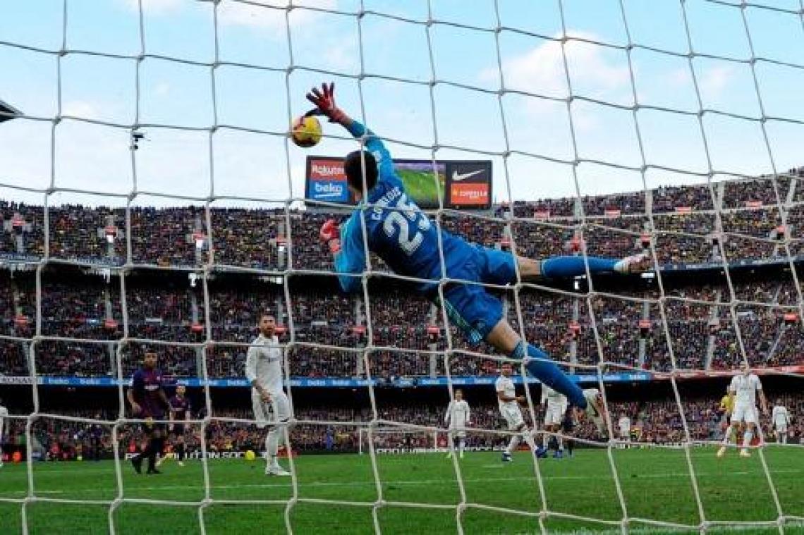 Belgen in het buitenland - Courtois beleeft met Real nachtmerrie in Camp Nou