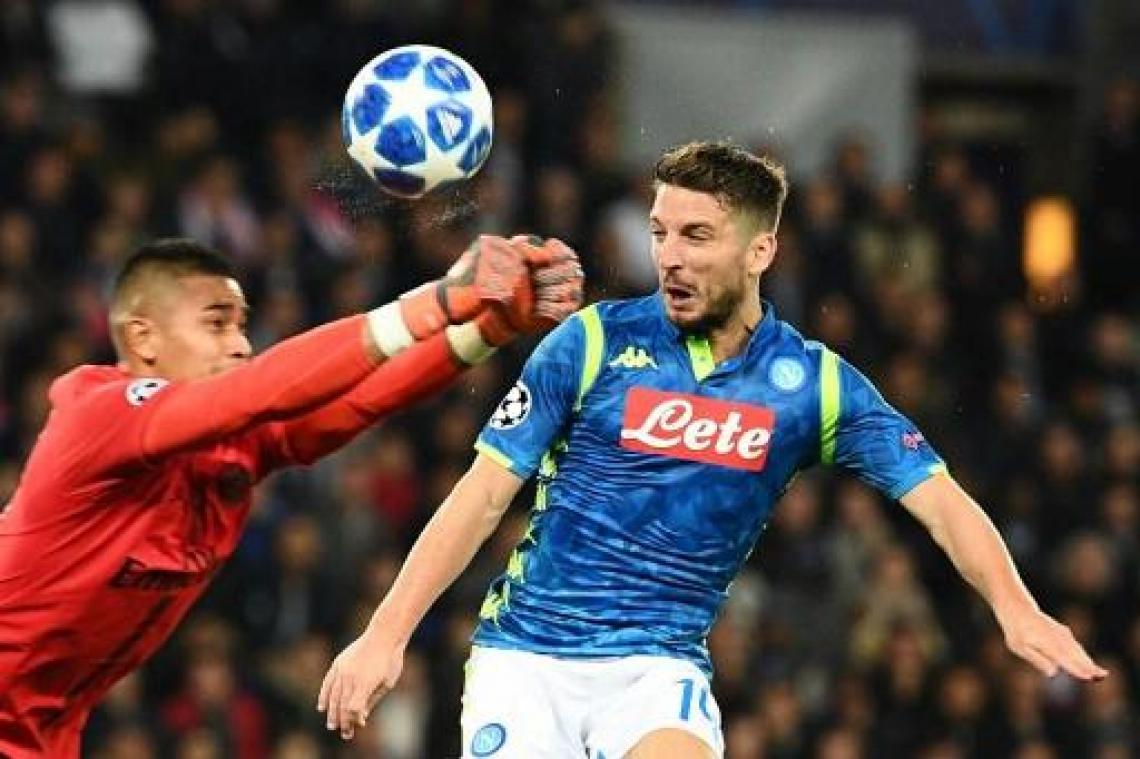 Belgen in het buitenland - Supersub Mertens redt voor Napoli puntje tegen AS Roma
