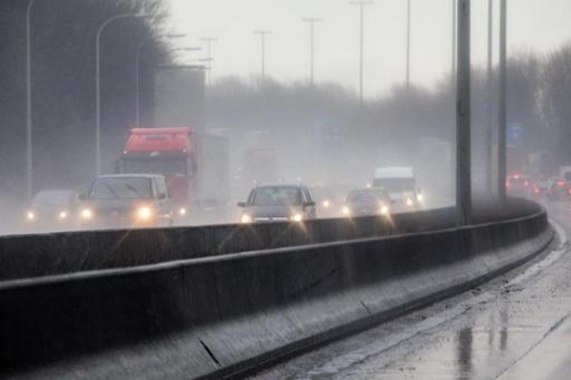 KMI waarschuwt voor veel regen morgen