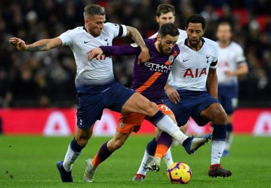 Belgen in het buitenland - Doelpunt Mahrez volstaat voor zege Manchester City tegen Tottenham