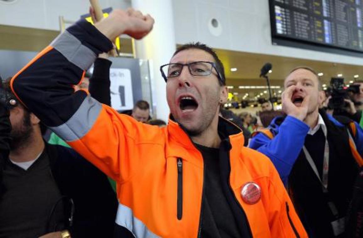 Vakbonden palmen vertrekhal Zaventem in met solidariteitsactie