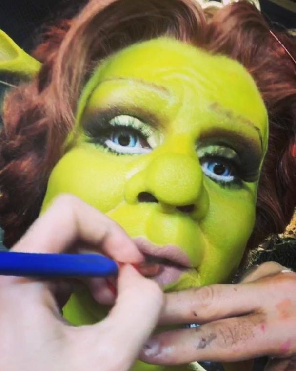 VIDEO. Heidi Klum onherkenbaar als Fiona van Shrek