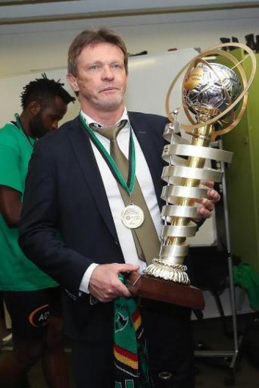 Belgen in het buitenland - Saoedische club Al-Batin ontslaat trainer Frank Vercauteren twee uur voor match