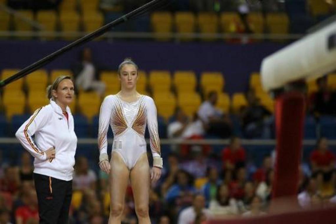 Nina Derwael pakt net naast WK-medaille aan de balk