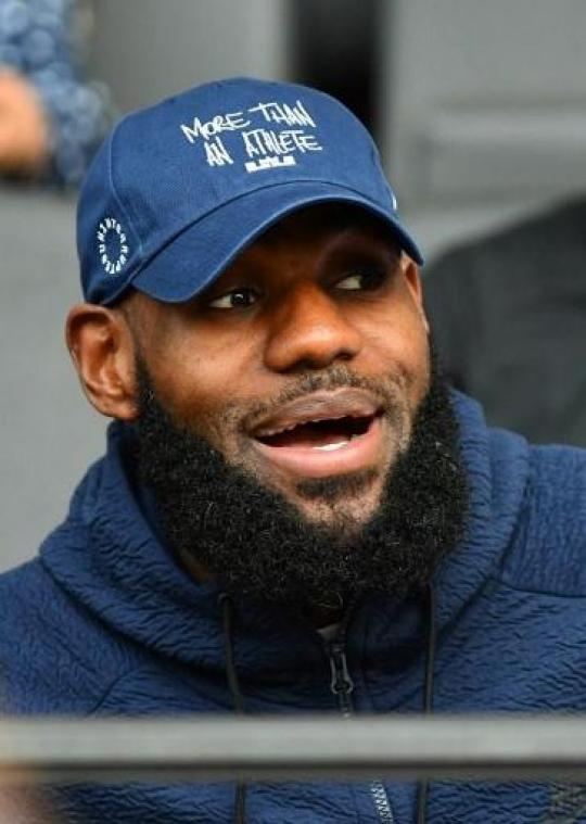 NBA - LeBron James leidt Lakers naar eerste zege tegen Portland in zeventien wedstrijden