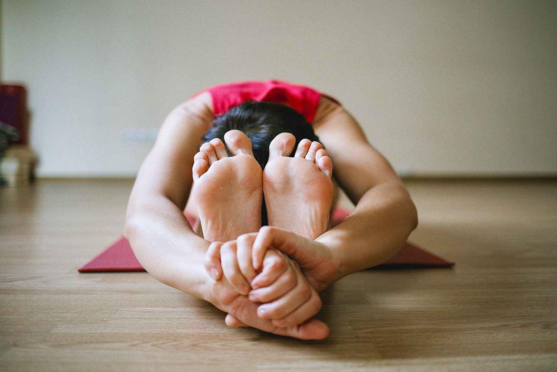 Yoga met vloeken en bier is nieuwste rage